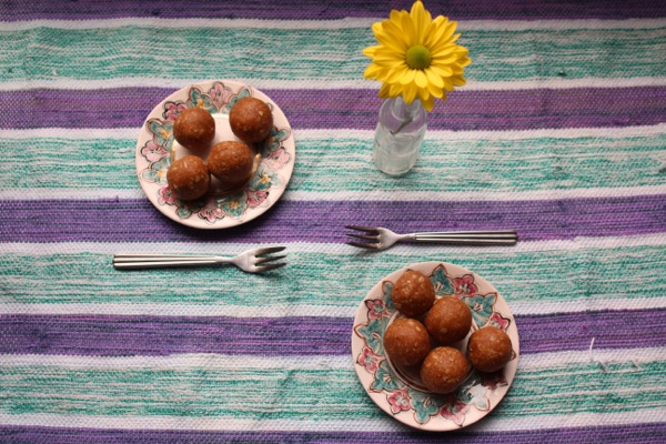 Vegan and refined-sugar-free peanut butter bliss balls
